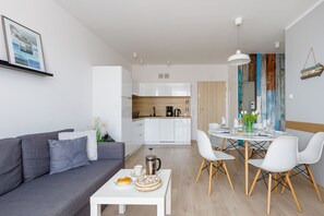 1 bedroom, bed sheets