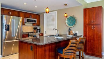 Condo, 2 Bedrooms | Private kitchen