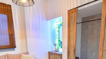 Balcony Suite | Coin séjour | Télévision à écran plat