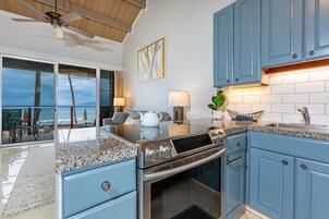 Condo, 1 Bedroom | Private kitchen