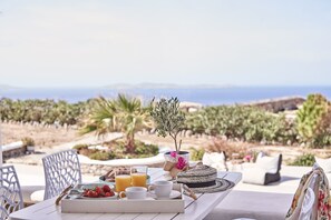 Luxury Villa | Terrace/patio