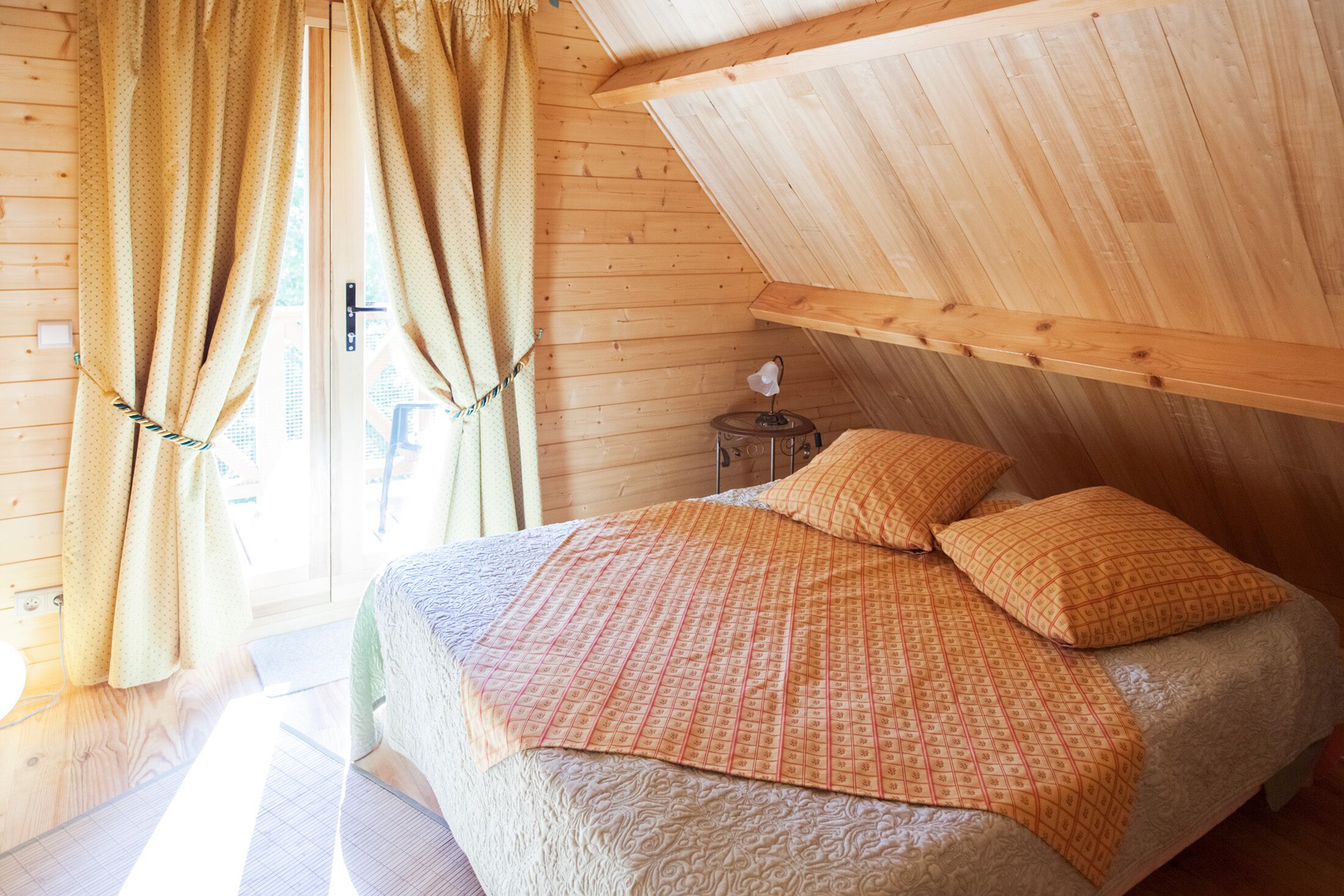 Les Charmes : chalet et piscine en pleine nature à Sarlat même