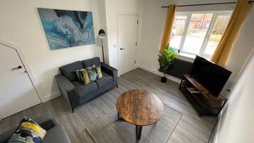 Rumah, 4 kamar tidur | Area keluarga | Smart TV 42-inci dengan saluran TV satelit, TV, dan Netflix