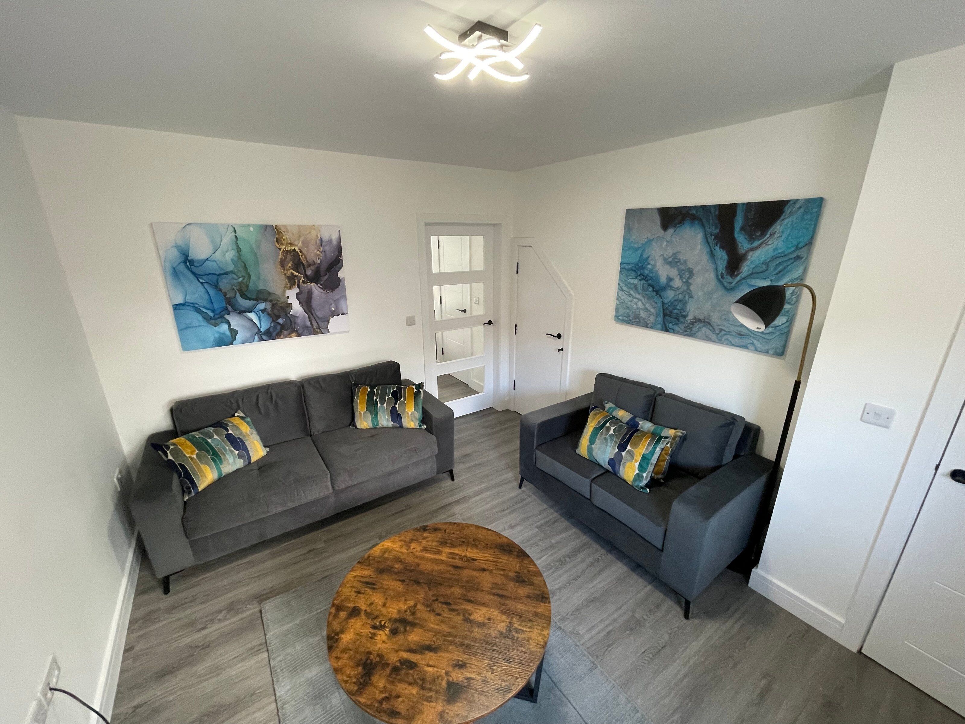 House, 4 Bedrooms | Living area | 42-inch Smart TV with satellite channels, TV, Netflix