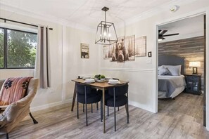 2 soverom, strykejern/-brett, wi-fi (inkludert) og sengetøy