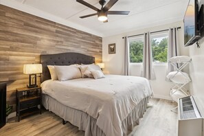 2 bedrooms, iron/ironing board, free WiFi, bed sheets - Baskins Creek II by Beyond Expectations: Downtown Condo w/ Balcony & Fireplace (Gatlinburg)