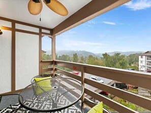 Outdoor dining - Turkey Nest by Beyond Expectations: Newly Renovated 2BR Condo w/ Fireplace (Gatlinburg)