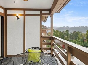 Outdoor dining - Turkey Nest by Beyond Expectations- Renovated 2BR (Gatlinburg)