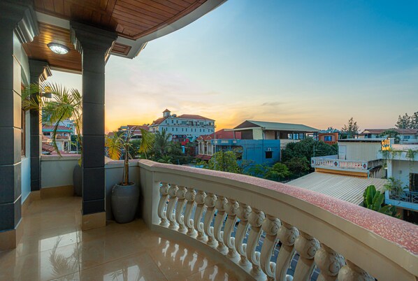 Property grounds - Work-friendly Double Room-stable Wi-Fi 50mbps, Good option for digital nomad (Siem Reap)