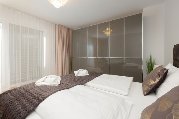 Huoneisto, 1 makuuhuone, parveke, meren rannalla | 1 makuuhuone, vuodevaatteet