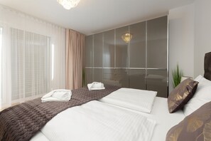 Apartment, 1 Bedroom, Balcony, Sea Facing | 1 bedroom, bed sheets