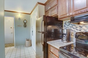 Condo, 1 quarto | Cozinha privada | Geladeira, fogão, cafeteira/chaleira, torradeira
