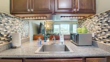 Appart'hÎtel, 1 chambre | Cuisine privée | Réfrigérateur, four, cafetiÚre/bouilloire, grille-pain