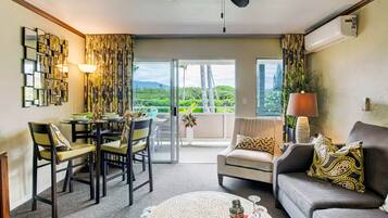 Appart'hÎtel, 1 chambre | Coin séjour | TV connectée