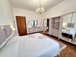 3 chambres, bureau, fer et planche à repasser, Wi-Fi gratuit