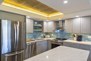 Condo, 1 Bedroom | Private kitchen | Fridge, oven, coffee/tea maker, toaster