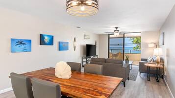 Condo, 2 Bedrooms | Dining