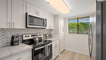 Condo, 2 Bedrooms | Private kitchen