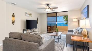 Condo, 2 Bedrooms | Living area