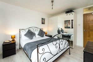 1 bedroom -  Luxury Islington Apartment with Balcony  (London)