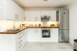 Private kitchen -  Luxury Islington Apartment with Balcony  (London)