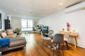 Appartamento (2 Bedrooms) | Area soggiorno