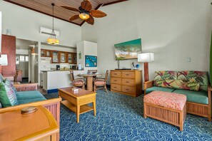 Condo, 1 Bedroom | Living area