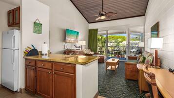 Condo, 1 Bedroom | Private kitchen | Fridge, oven, coffee/tea maker, toaster