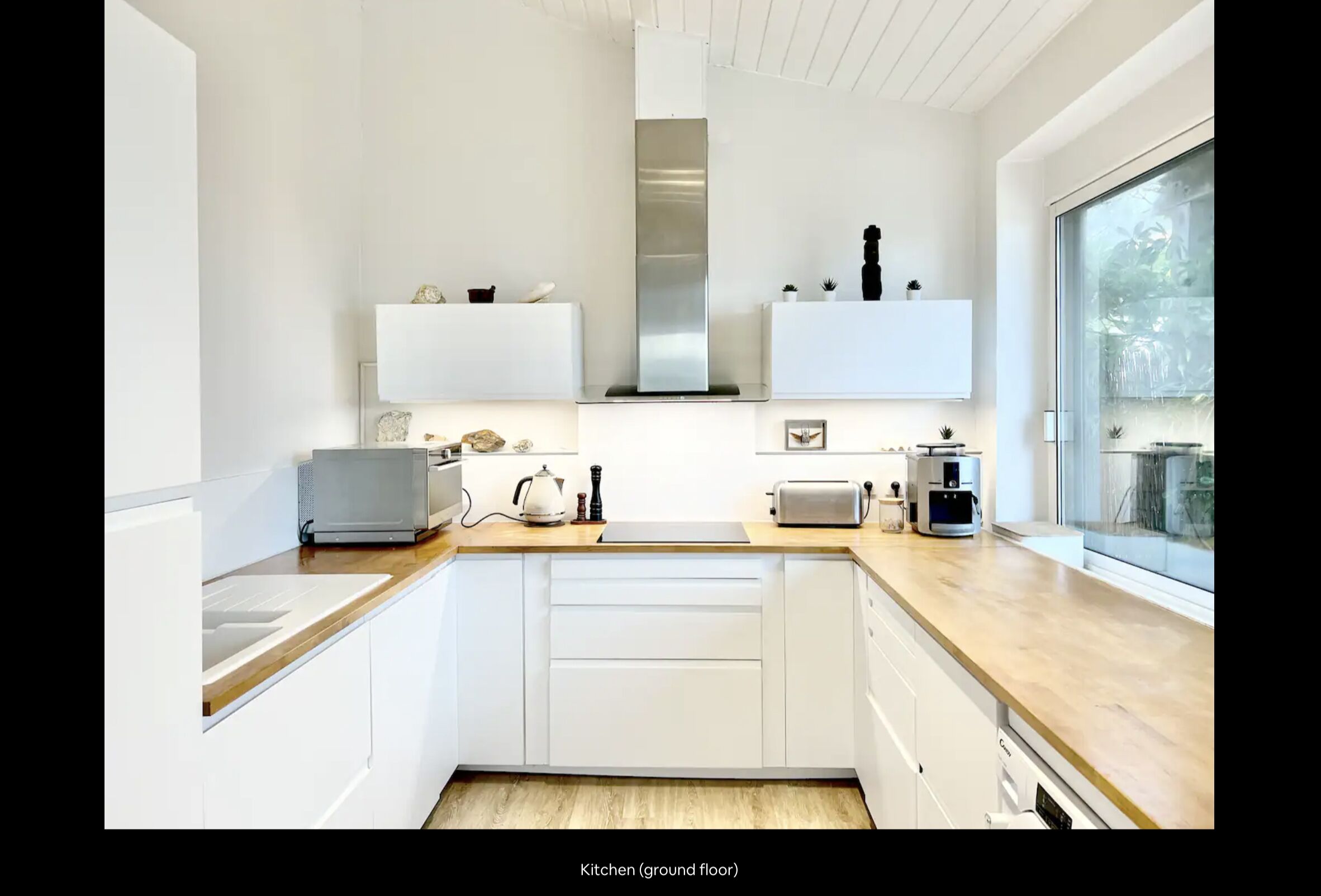 Beach house 50m from the sea