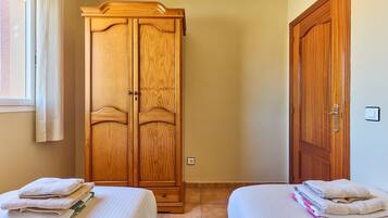 3 habitaciones, tabla de planchar con plancha y wifi gratis