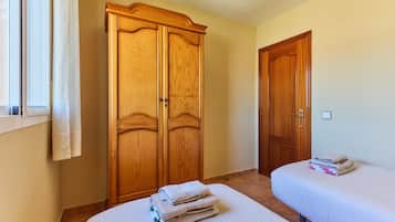 3 habitaciones, tabla de planchar con plancha y wifi gratis