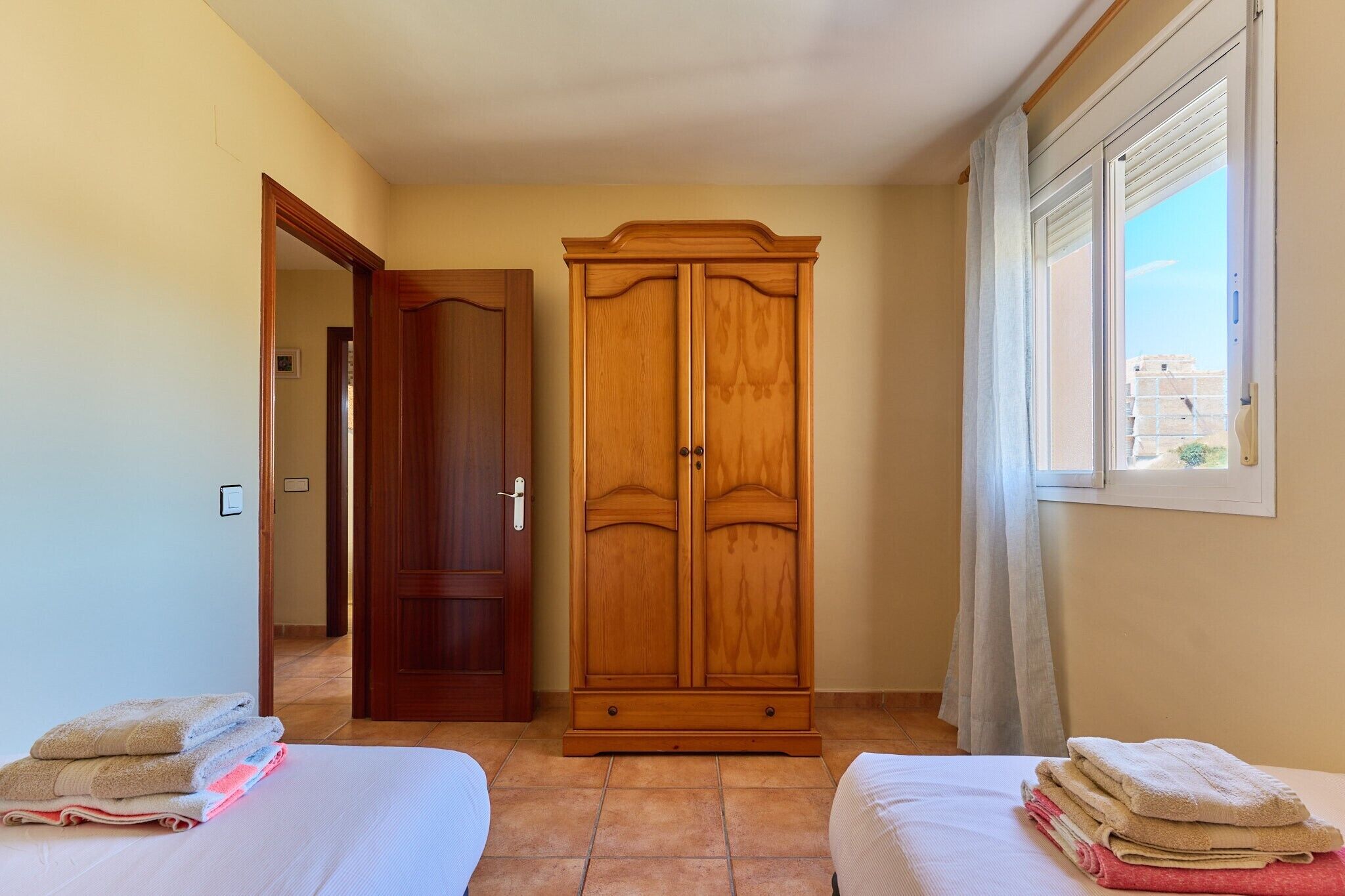 3 dormitorios, tabla de planchar con plancha, wifi gratis y ropa de cama
