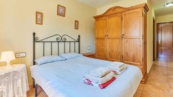 3 dormitorios, tabla de planchar con plancha, wifi gratis y ropa de cama
