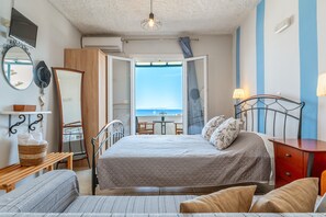 1 bedroom, iron/ironing board, free WiFi, bed sheets - Holiday Home 'Porto Galini Tinos Tzados 107' with Sea View, Wi-Fi and Air Conditioning (??????)