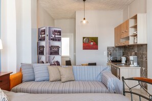 TV - Holiday Home 'Porto Galini Tinos Tzados 107' with Sea View, Wi-Fi and Air Conditioning (??????)