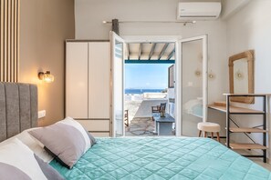 2 bedrooms, desk, free WiFi, bed sheets - Holiday Home 'Porto Galini Tinos Myrsini 106' with Private Terrace, Wi-Fi and Air Conditioning (LAOUTI)