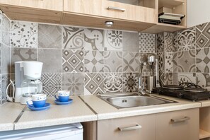 Fridge, stovetop, coffee/tea maker, cookware/dishes/utensils - Holiday Home 'Porto Galini Tinos Myrsini 106' with Private Terrace, Wi-Fi and Air Conditioning (LAOUTI)