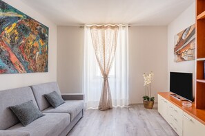 TV - Holiday Apartment 'La Sapienza' with Wi-Fi (Pistoia)