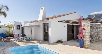 Villa 'Petala' mit privatem Pool, WLAN und Klimaanlage