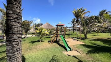 Tempat bermain anak - outdoor