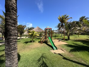Children's play area - outdoor - GranSol, Terreo, Pé na areia, 03 qtos, 08 hóspedes, a 600m do B PARK (Aquiraz)