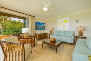 Condo, 3 Bedrooms | Living area