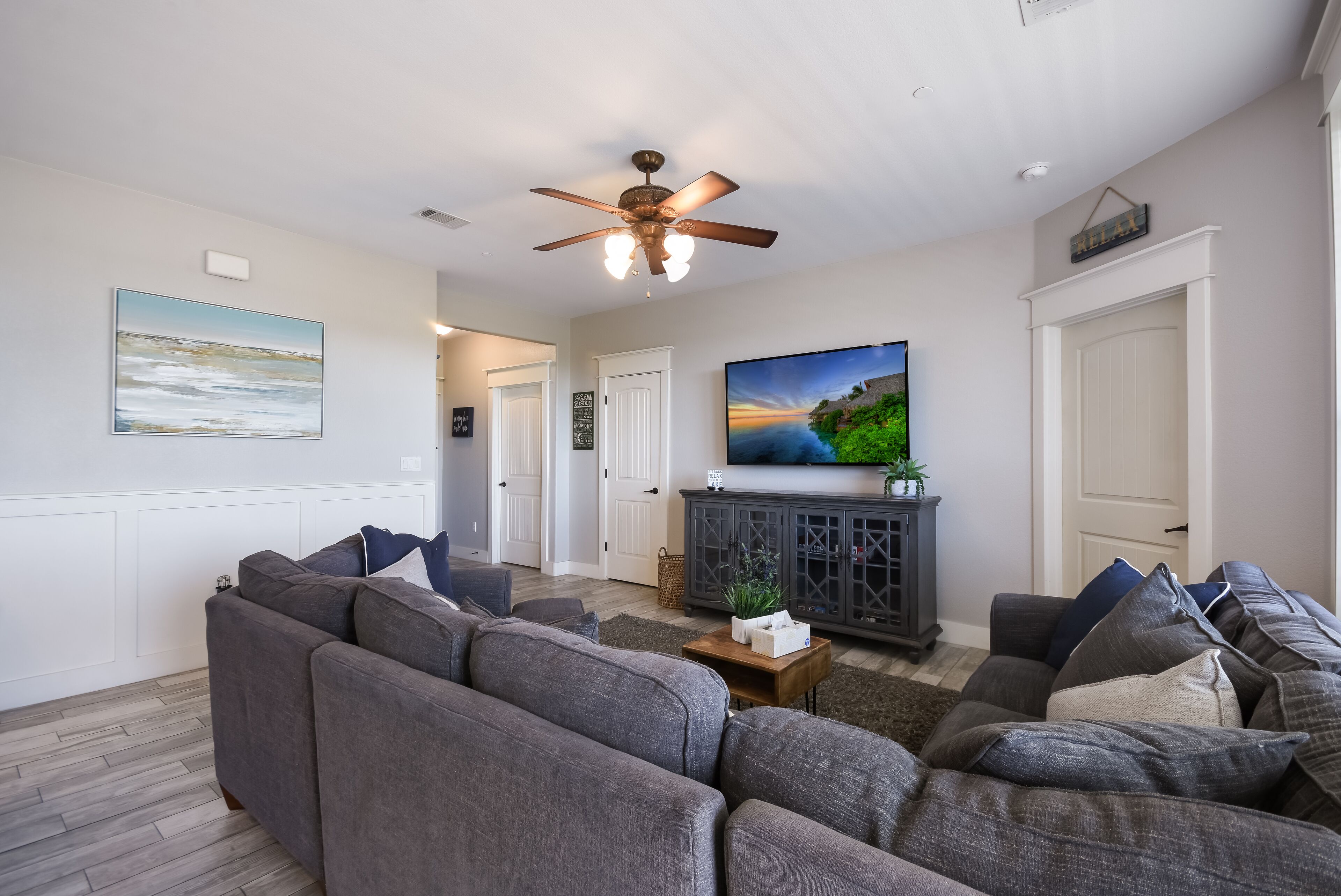 Inviting Villa at Hollows Resort with Amazing Country & Lake Views! 4 Pools, Pickleball!!