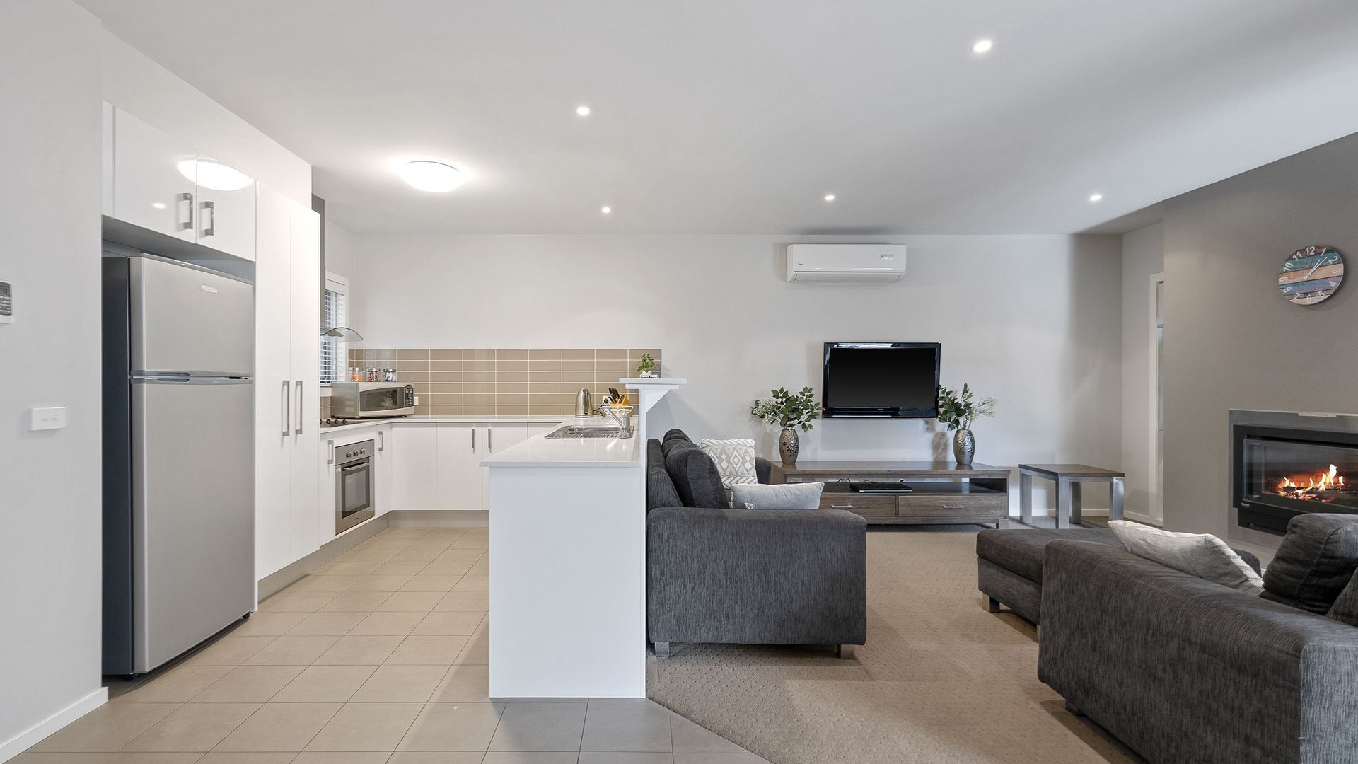 TV, DVD-spiller, bordtennis og filmbibliotek