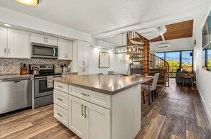 Condo, 2 Bedrooms | Private kitchen