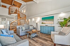 Condo, 2 Bedrooms | Living area