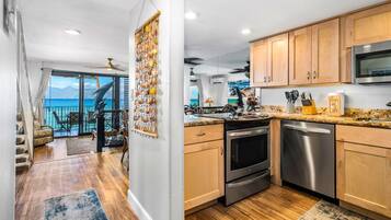 Condo, 3 Bedrooms | Private kitchen