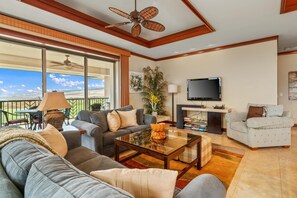 Condo, 3 Bedrooms | Living area