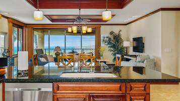 Condo, 3 Bedrooms | Private kitchen | Dishwasher, cookware/dishes/utensils