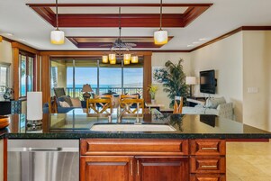 Refrigerador, horno, lavavajillas, cafetera/tetera